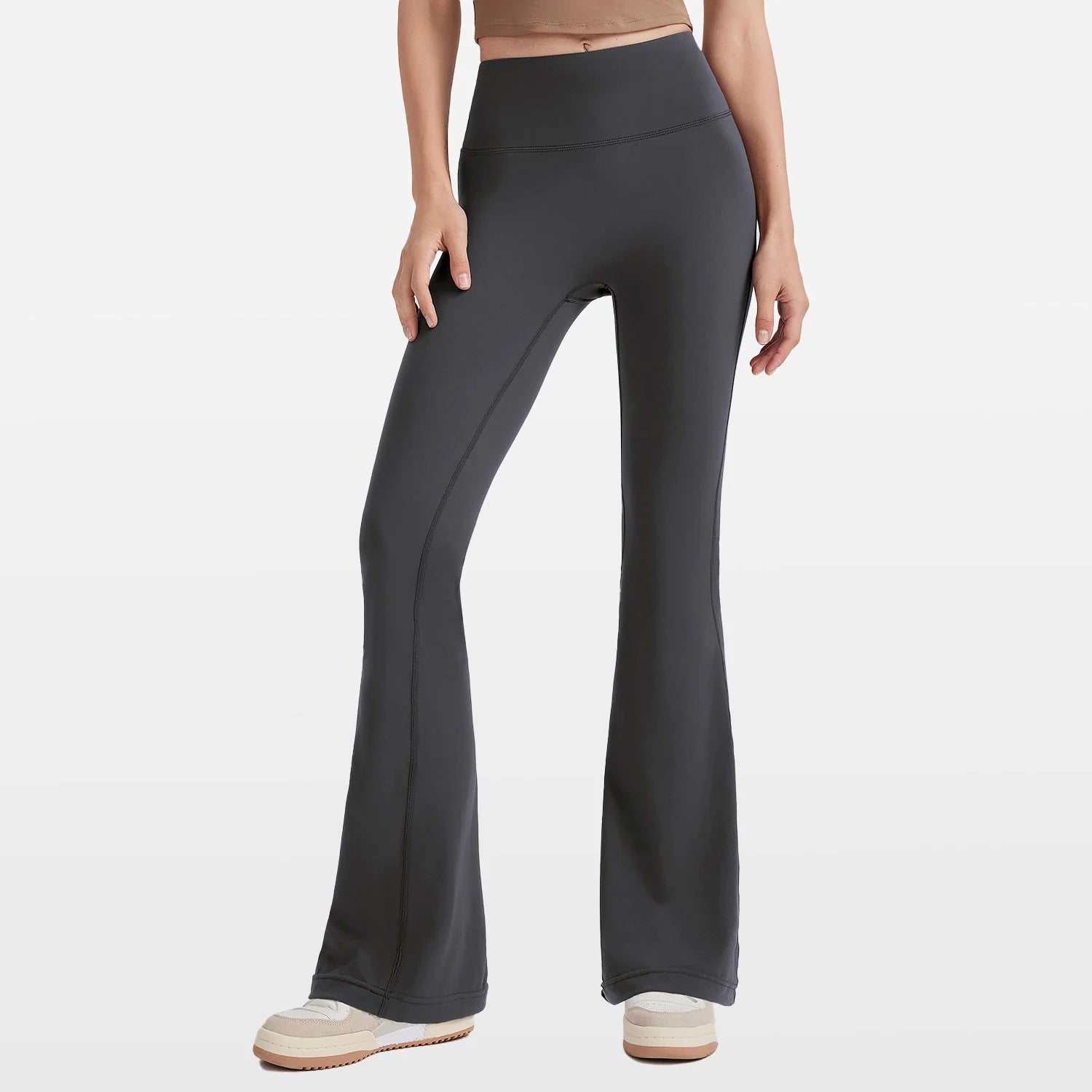 Lockere Hose mit ausgestelltem Bein